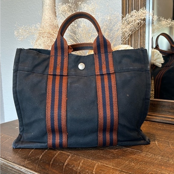 Hermes Toile Fourre-Tout PM. In good used condition. Distress look. - Picture 2 of 11